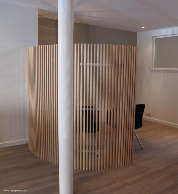 InsideCrea's tweet image. Claustra courbe en bois, se déplace comme un meuble… kitkurly.com/fr/