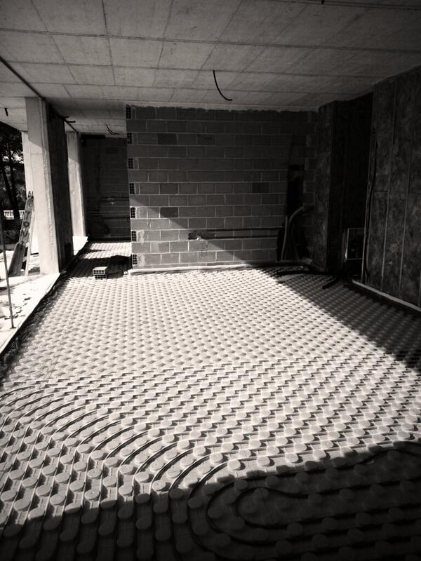 CorrecherRomero's tweet image. En el #baradello #Alcoi ya tenemos la mitad del suelo radiante instalado