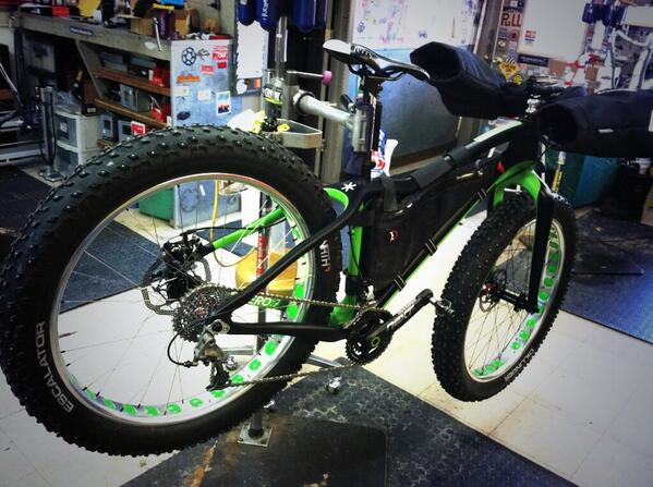 Momentum_Bikes's tweet photo. The new shop marvel.. Carbon fat bike. #beaut http://t.co/tTPAS8bK1T