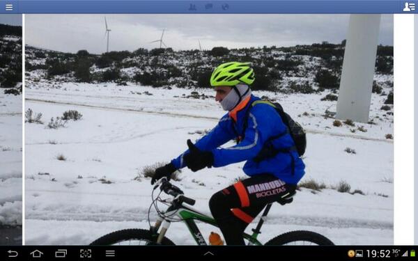 tonisorialcon's tweet photo. @Specialized_ESP #specializedwinter con mi specialized carve 2013 disfrutando en la nieve http://t.co/ASyaWL4fOz