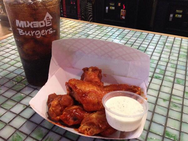 MixedUpBurgers's tweet photo. @BurgerConquest @winghunt @wingoff how did we no they involved? #bestwings at MUB !!! All sauces are homemade !!! http://t.co/1Nyww49oTK