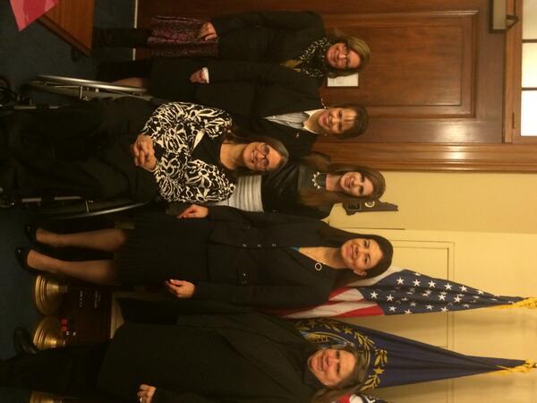 Governor Kelly Ayotte tweet media