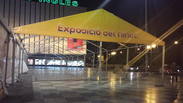 MalaltdeFalles's tweet photo. Comença a muntar-se l'envetlat de l'Exposició del Ninot 2014! #ExpoNinot14 #Falles #Falles2014 #València #Fallas http://t.co/1qpMaweZV4