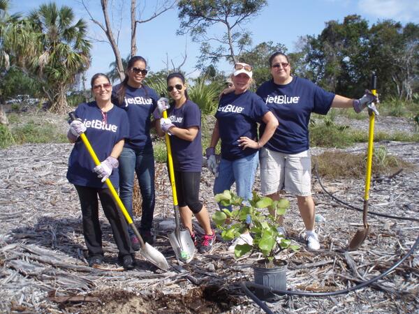 JetBlue's tweet photo. Our crewmembers volunteered 66K hours in ‘13! Share what you did with #ICHIPINFOR   +Rules http://t.co/vY2kEKzSxs  http://t.co/eCI5SEI5kz