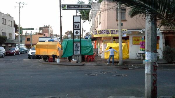 Aumenta ambulantaje y rest. con enseres complican paso peatón, tehuantepec y toluca <a href="/a_fernandezDF/">IrinaD</a> @Roma_CondesaMX