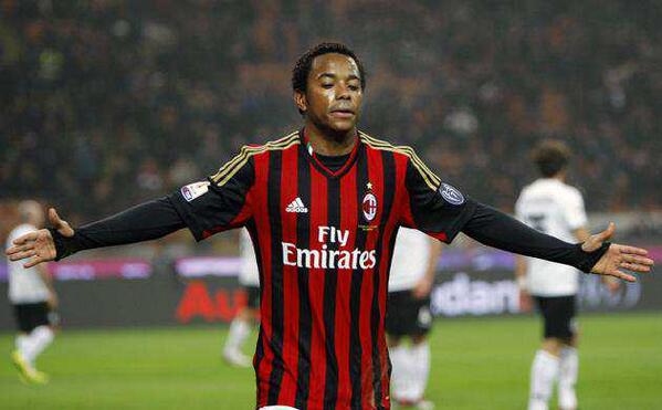 Selebrasi Robinho setelah mencetak gol pertama AC Milan ke gawang Spezia. #MilanSpezia #ForzaMilan #weareacmilan