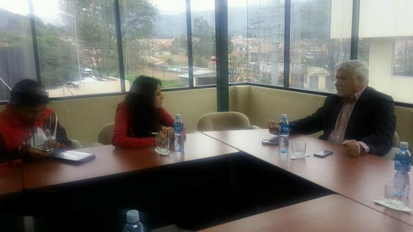 ChoIaCabrera's tweet photo. Estos momentos compartiendo con los amigos de Diario El Mercurio http://t.co/MyCxz062id