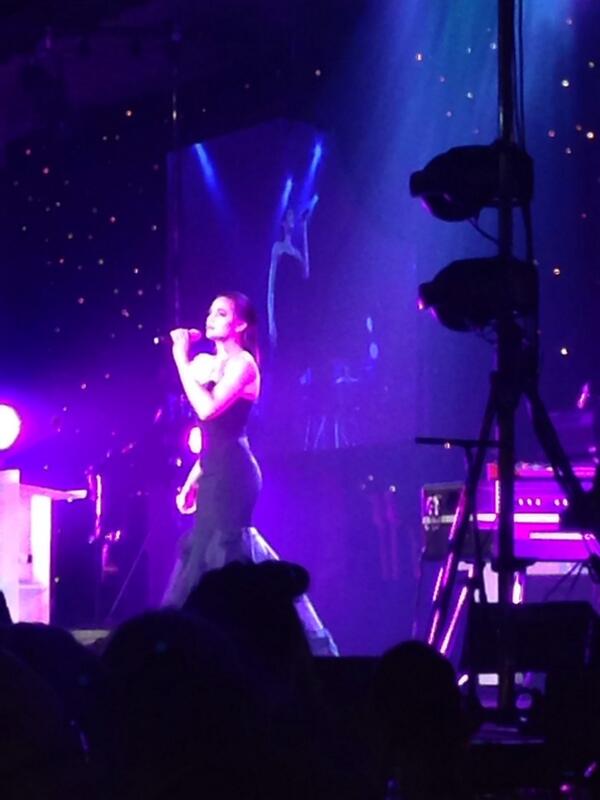 victorubogu's tweet photo. The gorgeous Laura Wright on stage @NordoffRobbins1 6 Nations dinner.. More to come http://t.co/HRxUJhtxL6