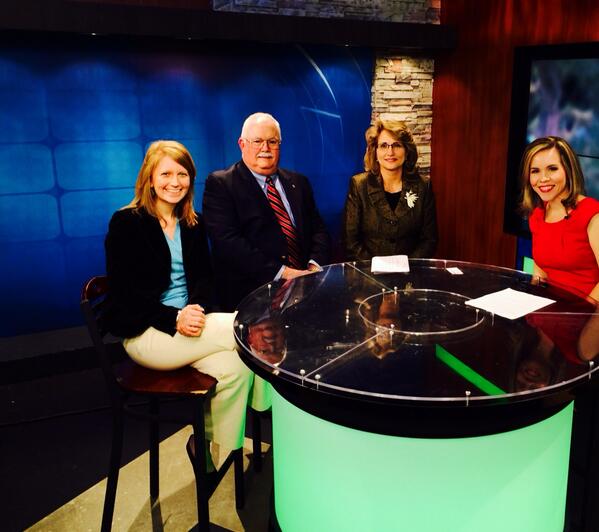 GraceWhiteKHOU's tweet image. On set! Anchoring #Focus On South Tx. Enjoyed talking 2 @ecrh ab veterans &amp;amp; Avestee Imaging ab 3D mammograms