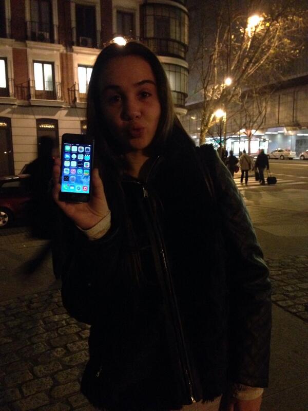 carmenrahona's tweet photo. Bienvenida a la revolucion apple @martasantosgarc #porfin #MasValeTardeQueNunca #YaEraHora http://t.co/JmMmxAWfk3