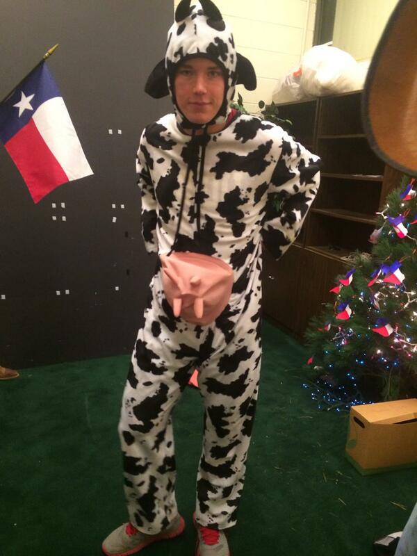 QueenAvacado_'s tweet image. Found this gem on my phone... STRUT YO STUFF 💁🐮 @xJYOUNGx #TotalYLmove