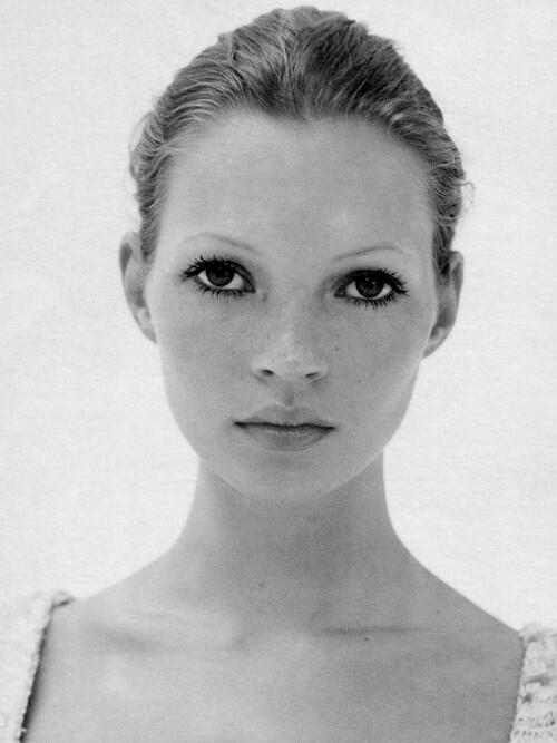 I_Wardrobe's tweet photo. Turning 40 tomorrow - congrats #KateMoss. Here she is, fresh faced in Vogue 1993 http://t.co/qHneJY9z8P