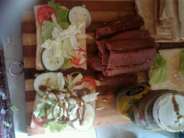 AlbertekomThank's tweet photo. Meaty deluxe sandwich in progress http://t.co/ZJHSggtzWE