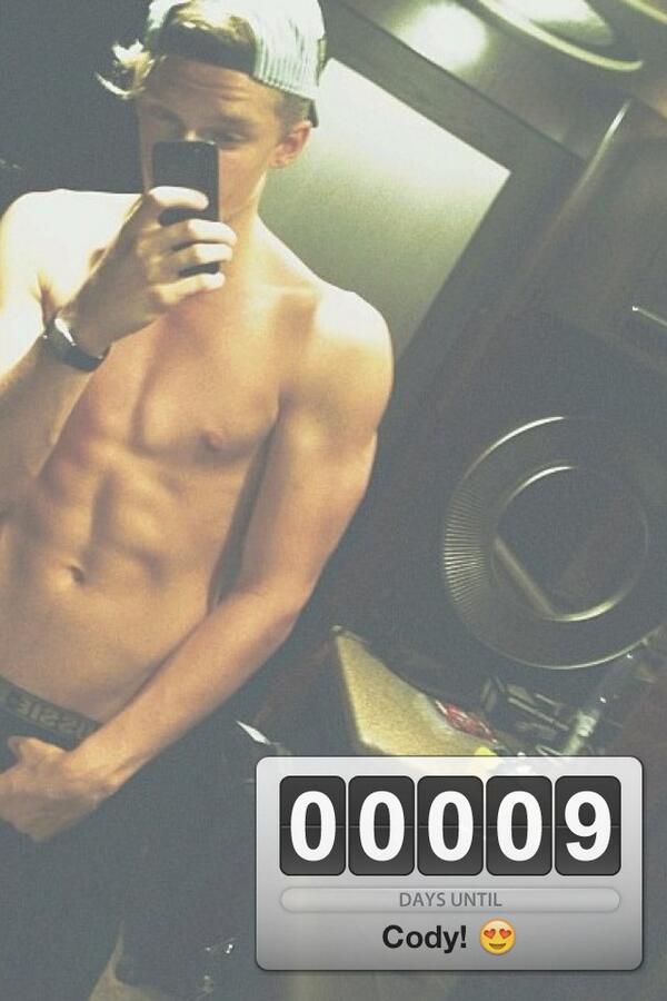 curdyswave's tweet image. CANT BREATHE SO CLOSE @CodySimpson