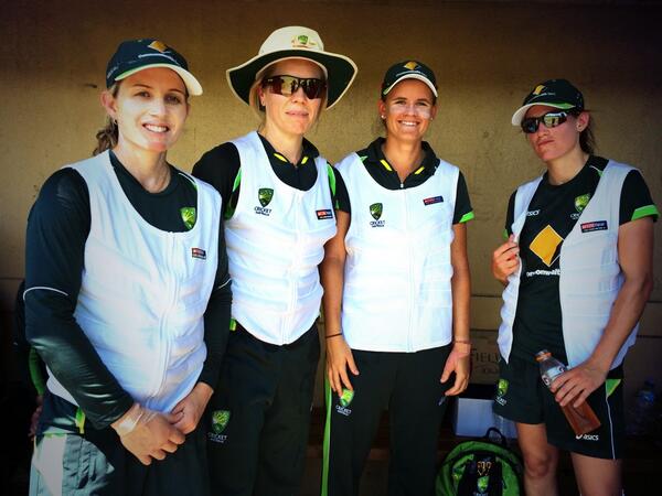 AusWomenCricket's tweet photo. Trying to keep cool in sweltering Melbourne conditions #icevests http://t.co/T3LinyHzyD