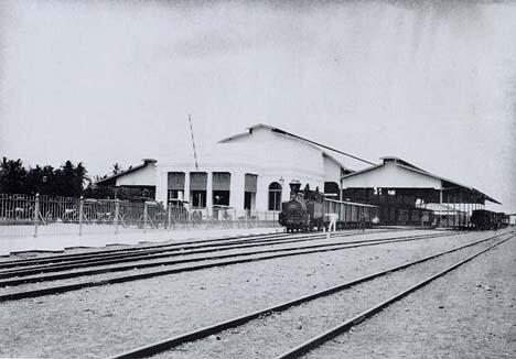 zamandoeloe's tweet photo. Stasiun Tugu Jogja (1887). #zamandoeloe http://t.co/CT33WXfBKt