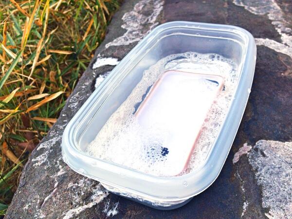蜂谷ツマミ シリコンの黄ばみが過酸化水素水と漂白活性化剤と紫外線でとれると聞いて Iphoneケースをワイドハイター Exに漬けて庭に出してみました アルミホイル敷いたら反射で効果増すのでは と思ってやってみたけど意味あんのかな 手がかゆい Http 蜂谷ツマミ シリコンの黄ばみが過酸化水素水と漂白活性化剤と紫外線でとれると聞いて Iphoneケースをワイドハイター Exに漬けて庭に出してみました アルミホイル敷いたら反射で効果増すのでは と思ってやってみたけど意味あんのかな 手がかゆい Http