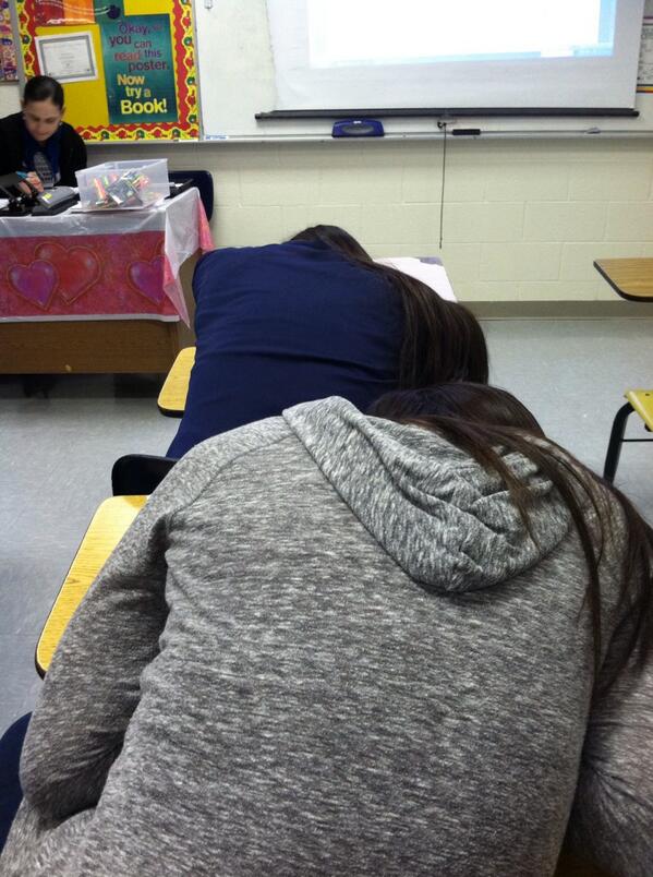 braandongarciaa's tweet image. Working hard... or hardly working? 😏 #lazyasses @thee_flower @lauuurenn_