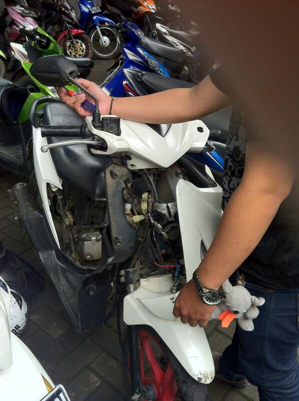 Kelakuan minus, bongkar HID di kampus