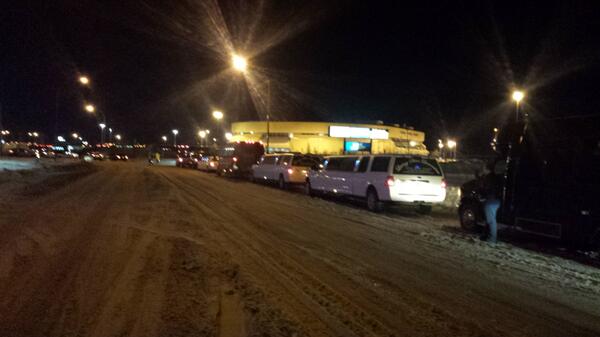 GlobalBeck's tweet image. This is the line of limos waiting for clients at @CreditUnionCtr for the P!nk concert. #YXE #NeedANewSystem