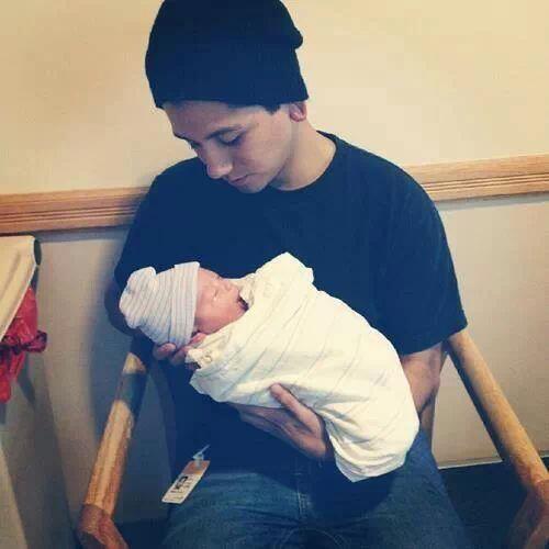 Pauly_Jr_xx's tweet photo. I love my new little brother Andrew with all my heart<3 @LeebugsConnor @Morticia_Jr_x @DaddysAthena http://t.co/sGzWI4akY2