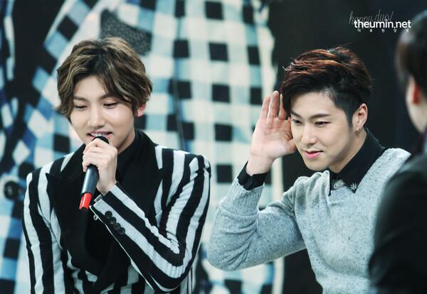 theumin's tweet photo. 140116 완전 잘난 #동방신기 오빠들 #Something  1위를 만들어주려면???!! #2566 으로 '동방신기' 보내주쎄요~!! http://t.co/w2WNXNC17P