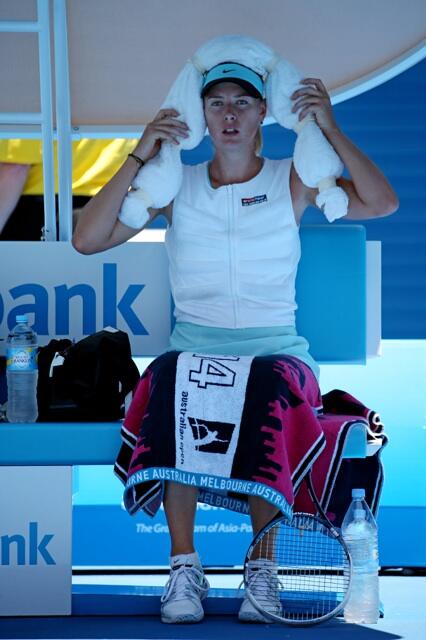 georgesalphotos's tweet photo. #sharapova #icevest  #ausopen @AustralianOpen #ridiculousheat #shuttheroof http://t.co/riLkufl7j1