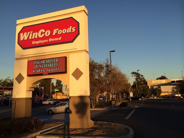 Visite (et vidéo volée) de Winco Foods. : le "cauchemar" de Walmart sur les prix.