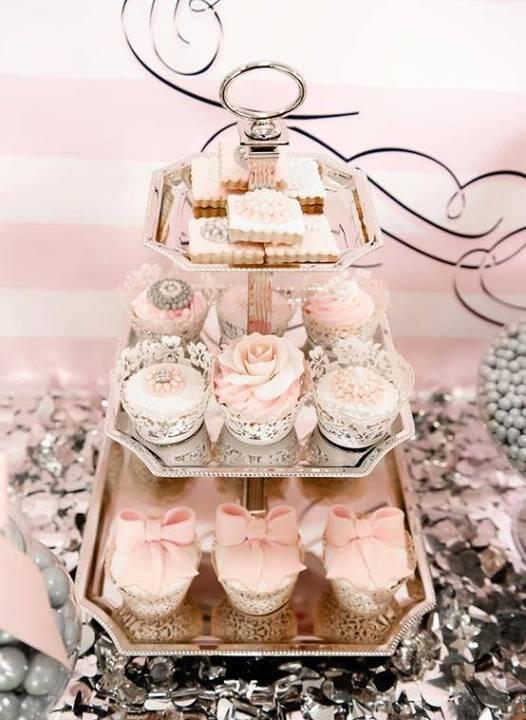 WhiteAzalea_com's tweet photo. Yummy pink wedding cupcakes http://t.co/wieKRDOjKx