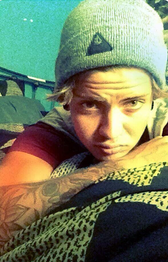 obrien789's tweet photo. I want a cute boy to have sleepovers with, a boy who will let me wear his old clothes, basically I'll take anyone http://t.co/lKy0YbDv93