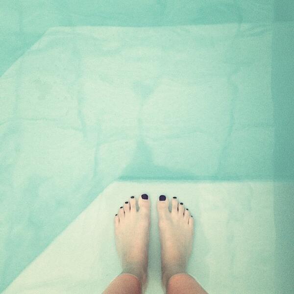 OVNAOVICH's tweet image. 25•  s o l a r  h e a t e d  p o o l #sorryboutthefeet #designbreak