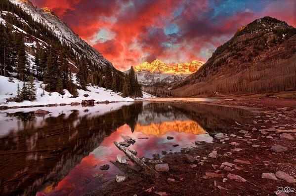 ross917's tweet photo. RT @MichelleTraci “@WorldPicsDaily: Maroon Bells, Aspen, Colorado #WorldPicsDaily http://t.co/k7ruTpUFqY