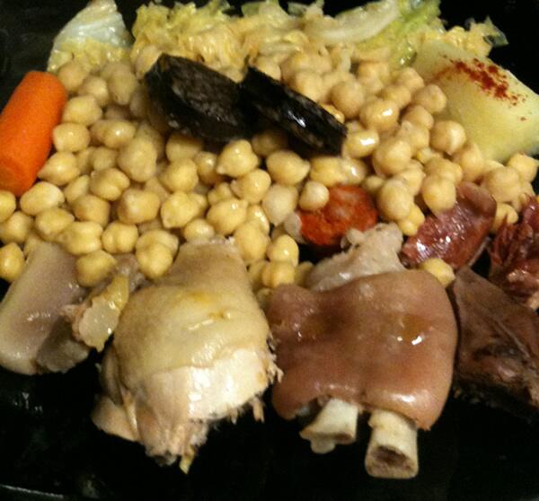 JuanSinPrisa's tweet photo. Los #jueves, además de #menu, #cocido con todo lo que tiene que llevar. #restaurante #madrid http://t.co/QHc9COoAC6 http://t.co/mQQMdZ5rWa