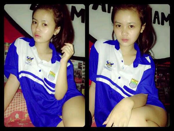 LoveSophianurul's tweet photo. Girl Persib ;) http://t.co/1oO0oBolMX