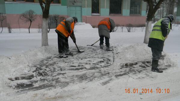 dh_nmosk's tweet image. @GruzdevVIadimir  @gerzdev  16 января чистка пешеходных переходов.