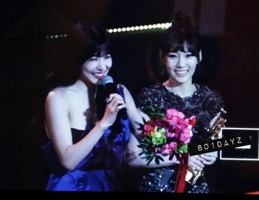 [PIC][16-01-2014]Hình ảnh từ "JTBC 28th Golden Disk Award" của MC TaeYeon và Tiffany vào tối nay + SNSD giành chiến thắng với 2 giải thưởng BeFv6OzCcAA6B3K