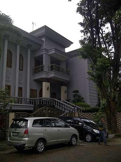CoolRamli's tweet photo. wow rumah sutan batugana yg dipriksa kpk http://t.co/AKQORH4ucS