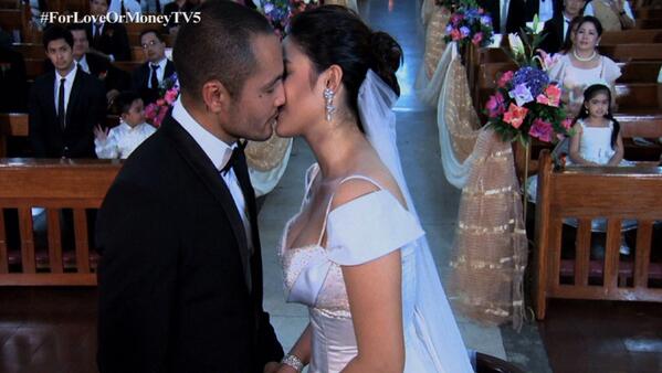 It's true love. #ForLoveOrMoneyTV5FINALE #FLOMfinale wedding scene <a href="/ritzazul/">Ritz Azul</a> <a href="/kingderekramsay/">Derek Ramsay</a> <a href="/adallat/">Edlyn  Abuel</a> <a href="/jhanicegayl/">jhanice gayl casallo</a>