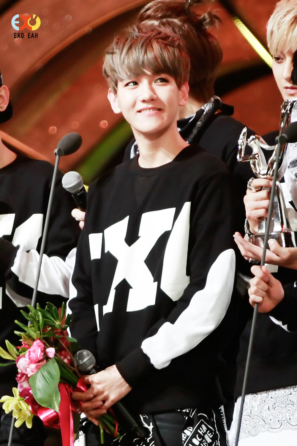 BeG-_EfCcAArowb.jpg:large