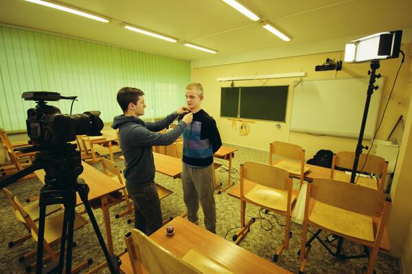 Gadu esam iesākuši ar 100 safilmētiem video sižetiem, kuri tapuši sadarbībā ar <a href="/VIAA_LV/">Valsts izglītības attīstības aģentūra</a> x youtube.com/VIAAlv