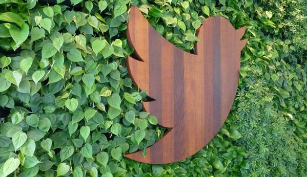 GiraffeSM's tweet photo. Who should your business be following on Twitter? http://t.co/huS5b06S75 #Twitter #GiraffeBlog http://t.co/bmoKxsmYbh