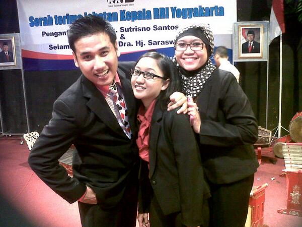 anggaerlangga's tweet photo. Trio cetar @LuluRahadi @rianahitler xixixixi #sertijab http://t.co/nurN2zZWYK