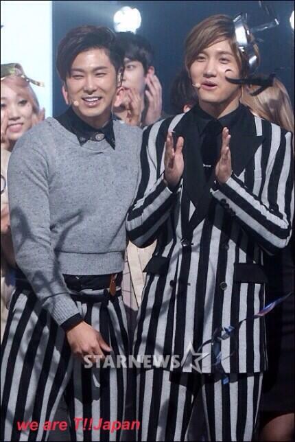 tohoshinkitvxqt's tweet photo. [★フォト]東方神起、我々は、エムカ1位！(starnewsさんより) #동방신기 #Something http://t.co/9MYzBeXIZL
この笑顔のためならこれからも頑張れる！ http://t.co/PuQl3QpwUF