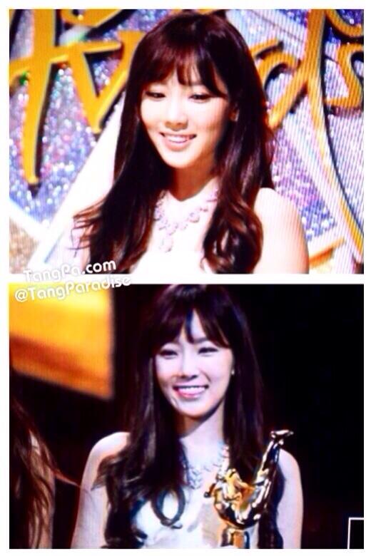 [PIC][16-01-2014]Hình ảnh từ "JTBC 28th Golden Disk Award" của MC TaeYeon và Tiffany vào tối nay + SNSD giành chiến thắng với 2 giải thưởng BeGe1l_CUAACDVV