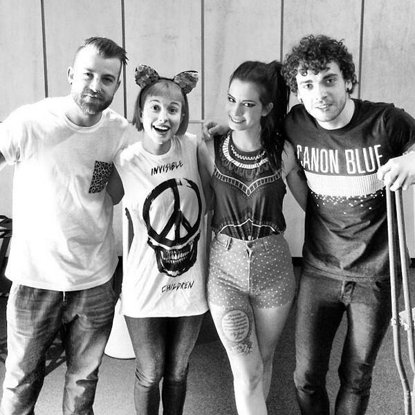 paramorebr's tweet photo. Meet &amp; Greet em Perth, Austrália: http://t.co/7aYJgxyec3
