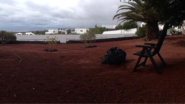 VirginiaBerlin's tweet photo. El lugar desde el q #saramago contemplaba los atardeceres.En @MuseoJSaramago #lanzarote #belleza      #inspiración http://t.co/deNsKcU8XG