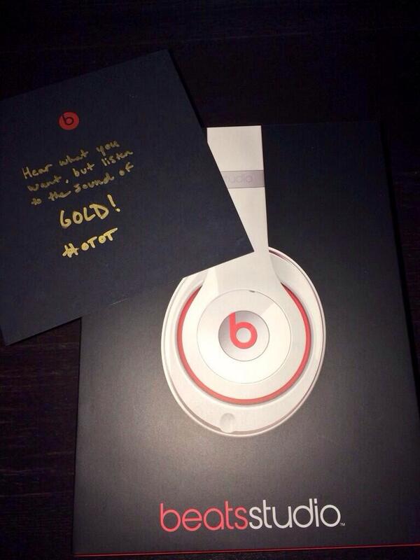 Vetter31's tweet photo. What a pleasant surprise after a long training day. Thanks for the love @beatsbydre. #newbeatsstudio http://t.co/wXHTuBCVaW