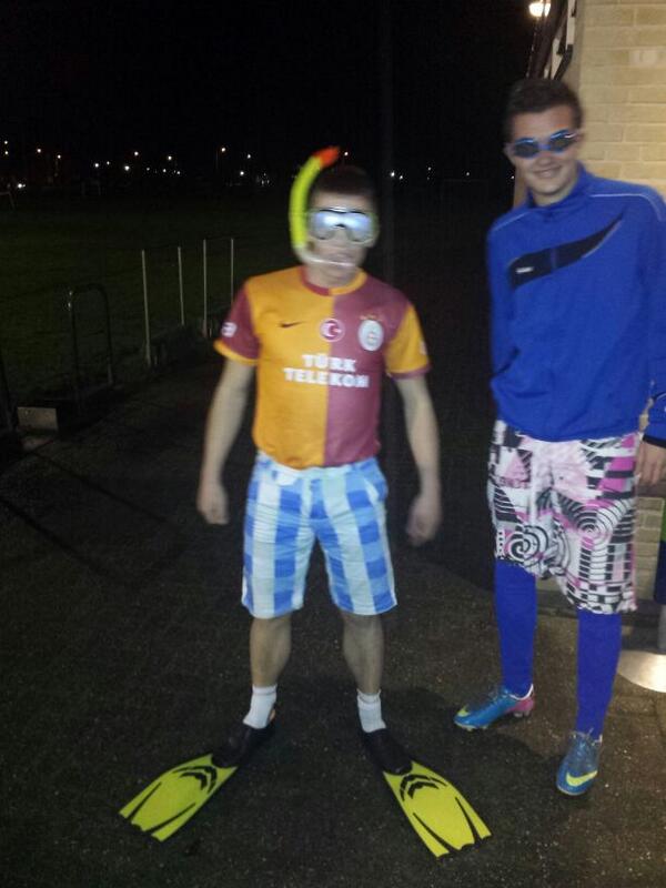 Scktille's tweet photo. Met trots delen we mee dat in het open bad van SCK dhr. Nijboer geslaagd is voor het diploma diepzeeduiken met horden http://t.co/vAITFWKxPK