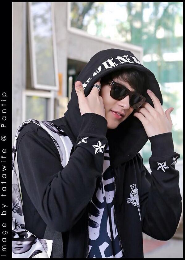 Charemmxxx's tweet photo. จิรายุ เขาหล่อเหลือทนCr;KarlTatawife 🙏 
http://t.co/OwiAOlEkEd