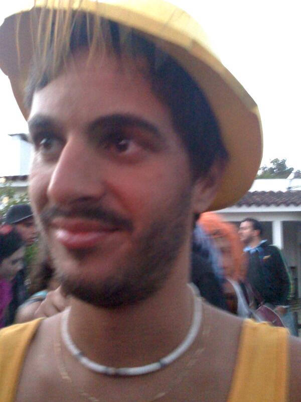 scille87's tweet photo. @nachitoferreira Tu vida es un carnaval! http://t.co/Kiem71c2Et